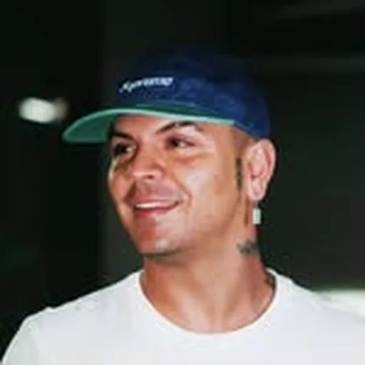 @laswel_ profile image