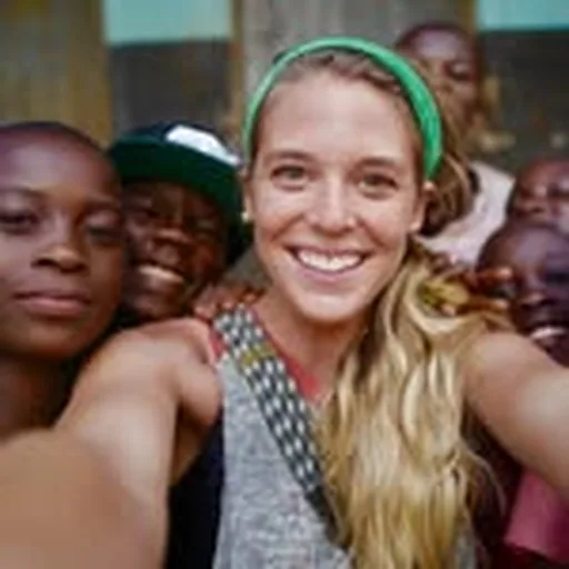 @laur_akins profile image