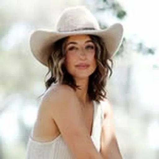 @laurabeverlin profile image