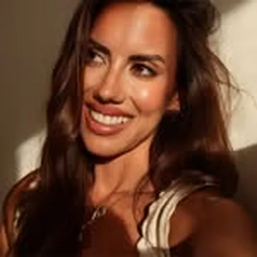 @lauracasabela profile image