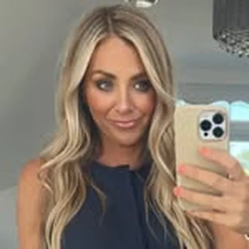 @laurajfarr profile image