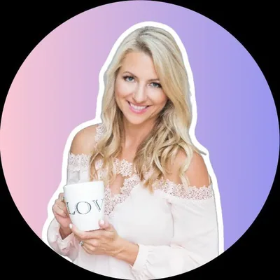 @laurasalessocial profile image