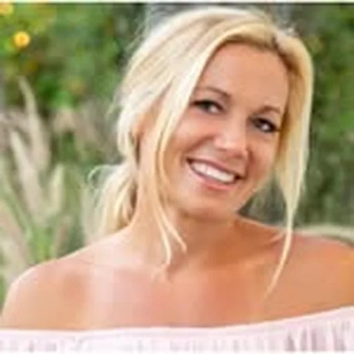 @laurastjohn_44 profile image