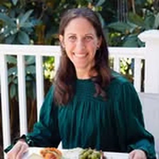 @laurenlovesnutrition profile image