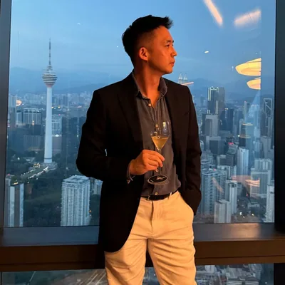 @lawyerwhotravels profile image