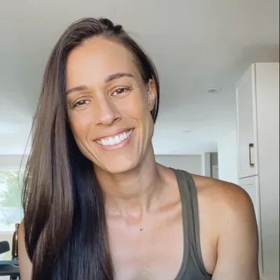 @lianaledgerwoodyoga profile image