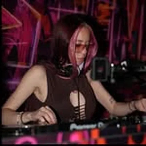 @lillybombas profile image
