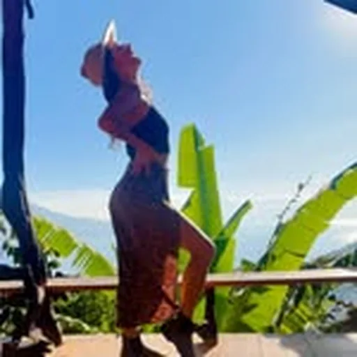 @lindsayforemanyoga profile image