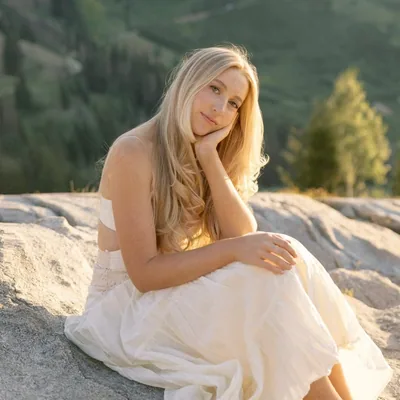 @lindseyliveswell profile image