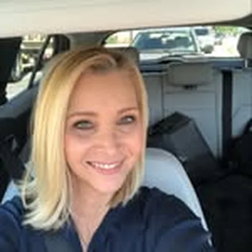 @lisakudrow profile image