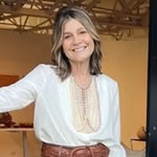 @lisaperrystyle profile image