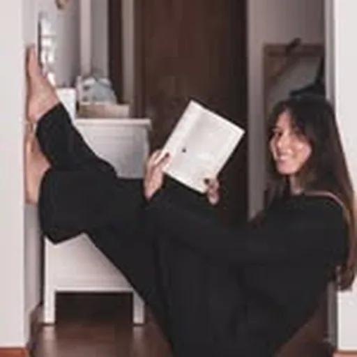 @literaryanywhere profile image