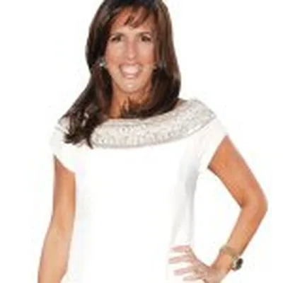 @lizlangeofficial profile image