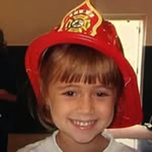 @lizzebroadway profile image