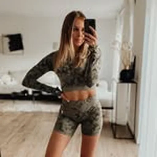 @lizzi1402 profile image