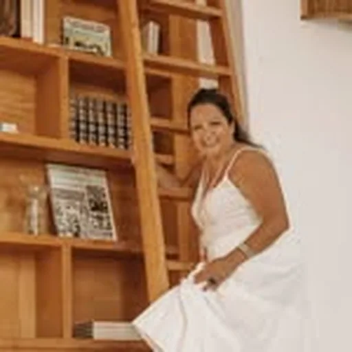 @lorenacoyle profile image