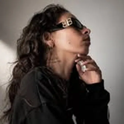 @lovnee_ profile image