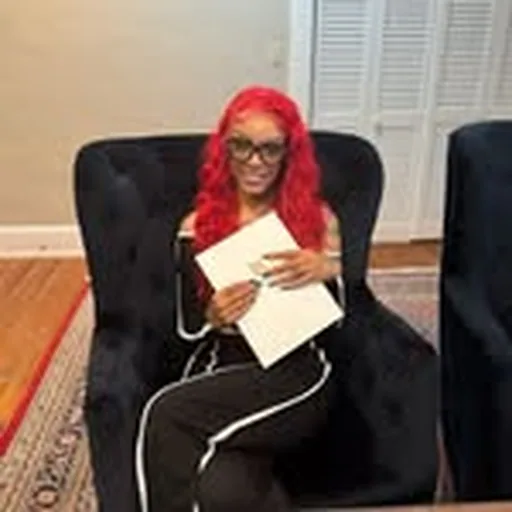 @loyal_simone profile image