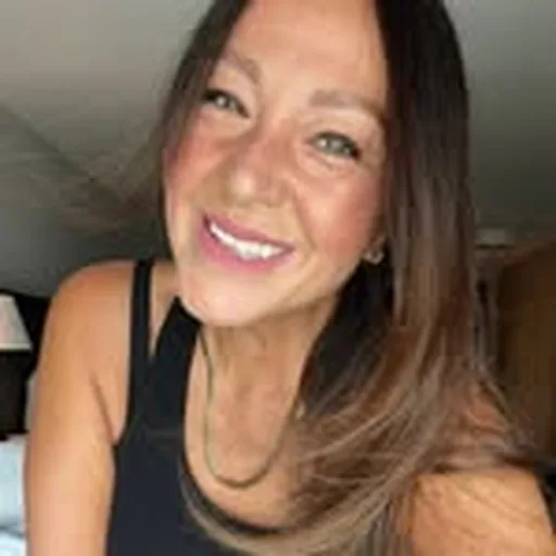 @luckymakeup profile image