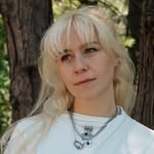 @lynnzeefraye profile image