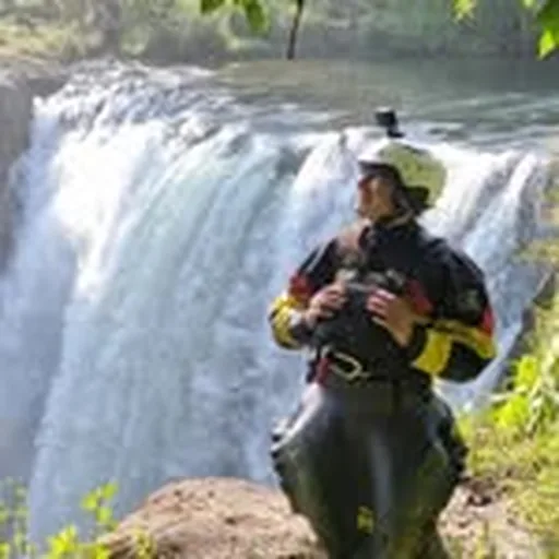 @lyraiskayaking profile image