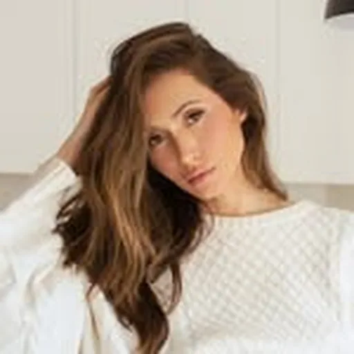 @lysandrenadeau profile image