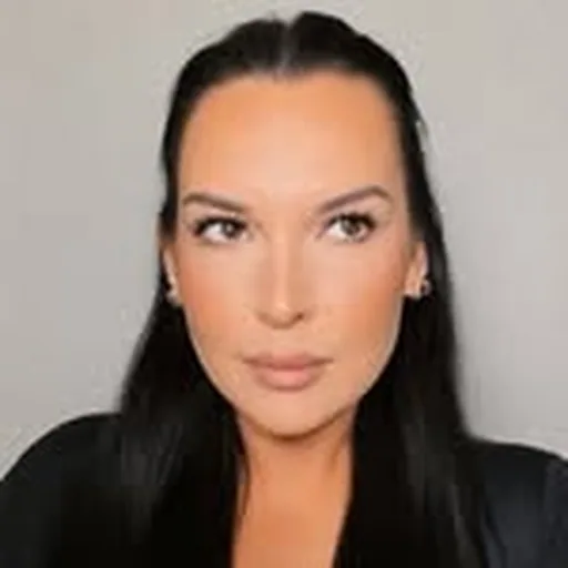 @makeupbycarlyg profile image
