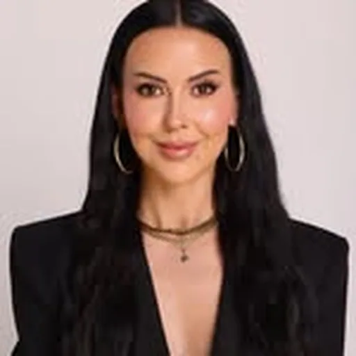 @makeupbynikkilarose profile image