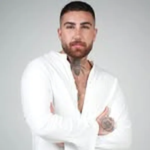 @makeupbyomz profile image