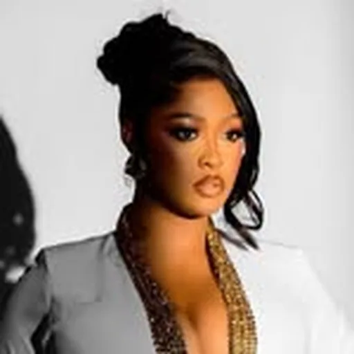 @makeupbyteey profile image