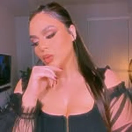 @makeupofaz profile image