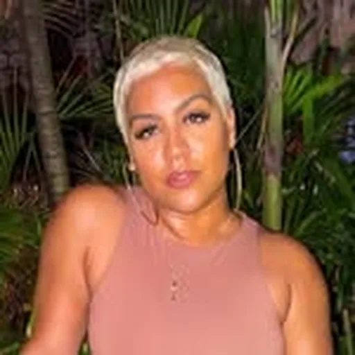 @manda_esco profile image