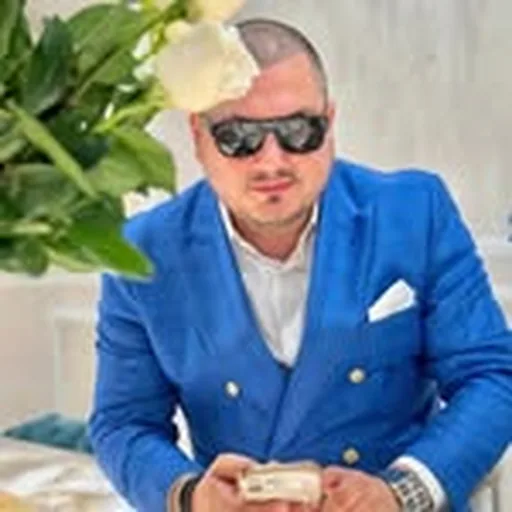 @mer_hovo_ profile image