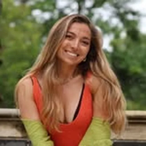 @miaacoutinho profile image