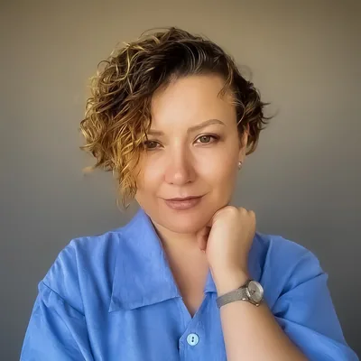 @mihaella.embroidery_artist profile image