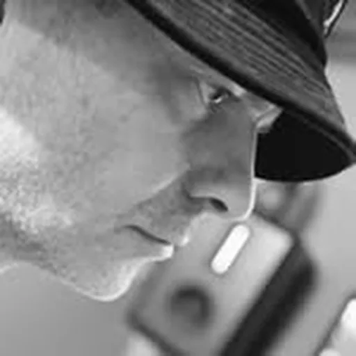 @molombo_music profile image