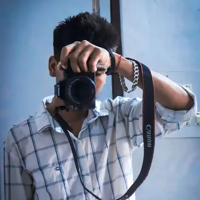 @moment_cap4s profile image