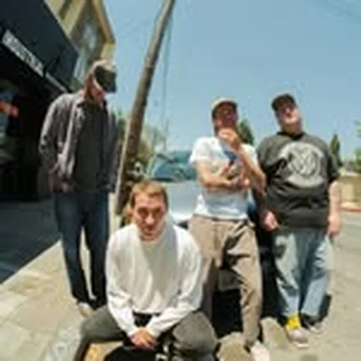 @momjeans_ca profile image