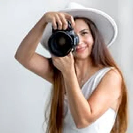 @momoluxphoto profile image