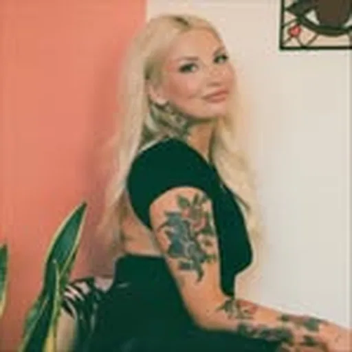 @moodybrows_ profile image