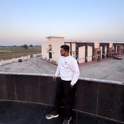 @mr_utkarsh_yad_av profile image
