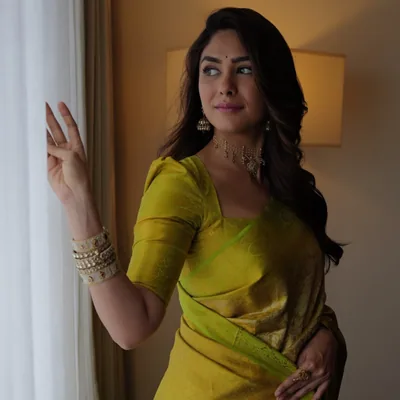 @mrunalthakur profile image