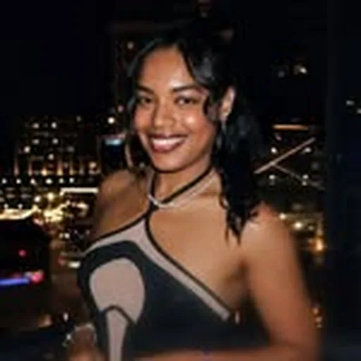 @nadia_adelay profile image