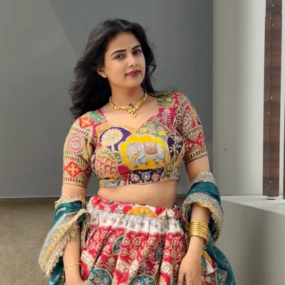 @neeruofficiallyvlogs profile image