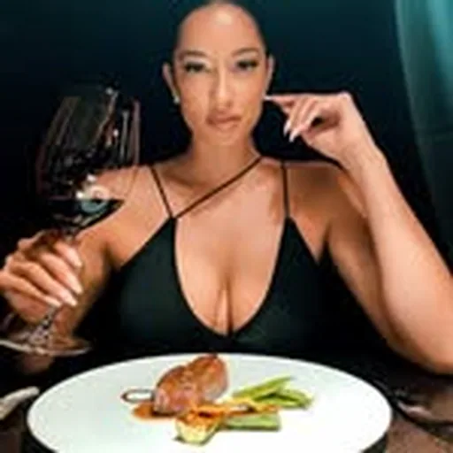 @nikkistreeteats profile image