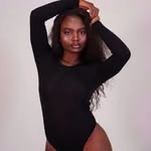 @noellanyoy profile image