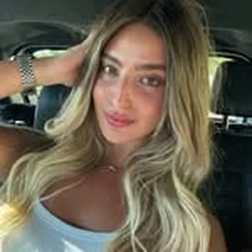 @noorfarhatt profile image