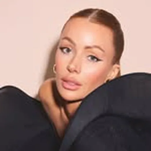 @olivia_attwood profile image