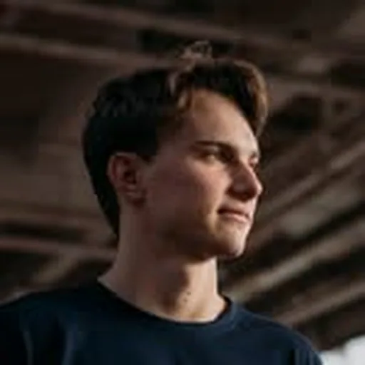 @oscarpiastri profile image