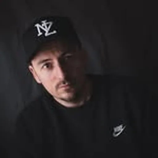 @p_money profile image